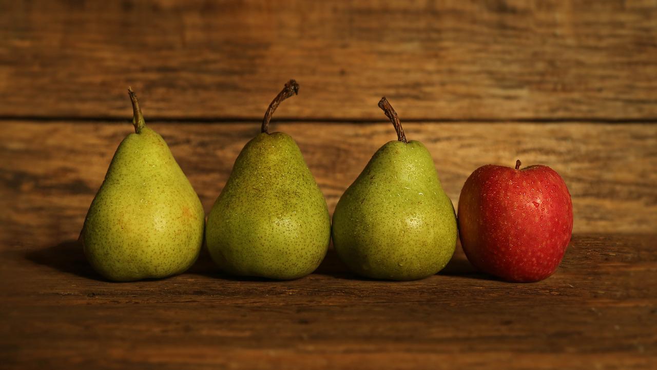 Title Image for Scikit-Learn make_classification: 3 pears and an apple