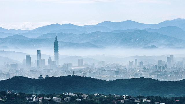 Boxplot with separate Y-Axis For Each Column: Summary image - Taipei skyline with skyscrapers of different heights